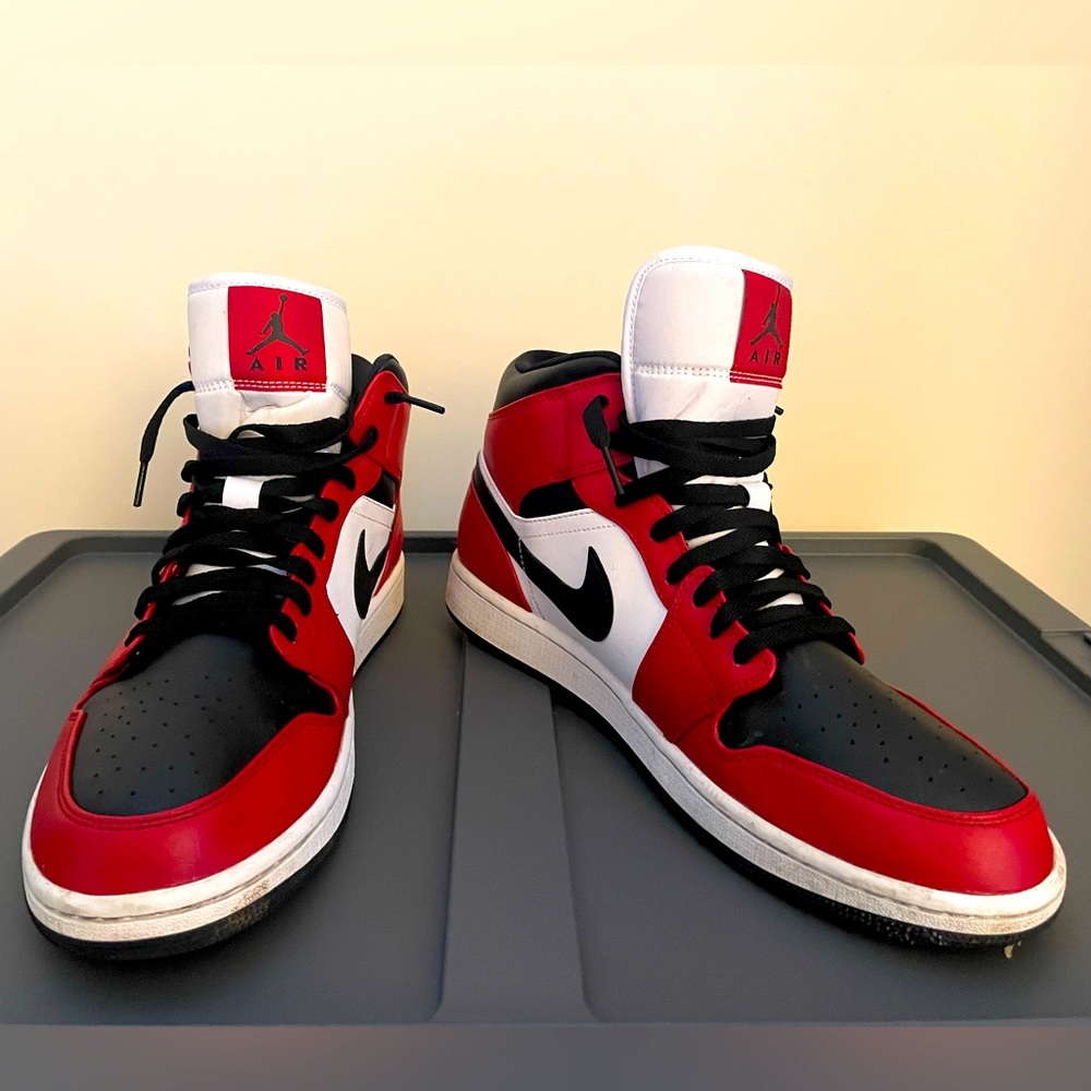 Air Jordan 1 Chicago Black Toe. Gym Red White and Black. Men’s size 13.